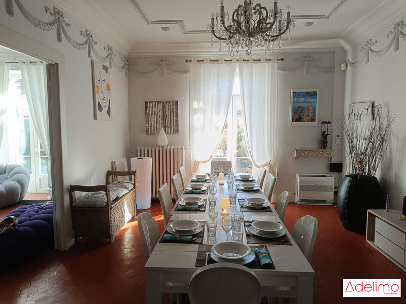 Maison - 408 m² - 12 pièces