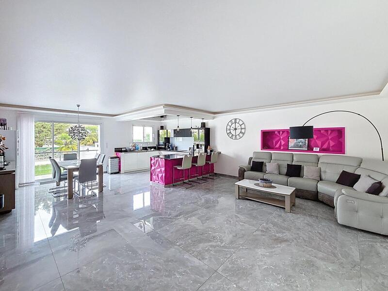 Maison - 183 m² - 7 pièces