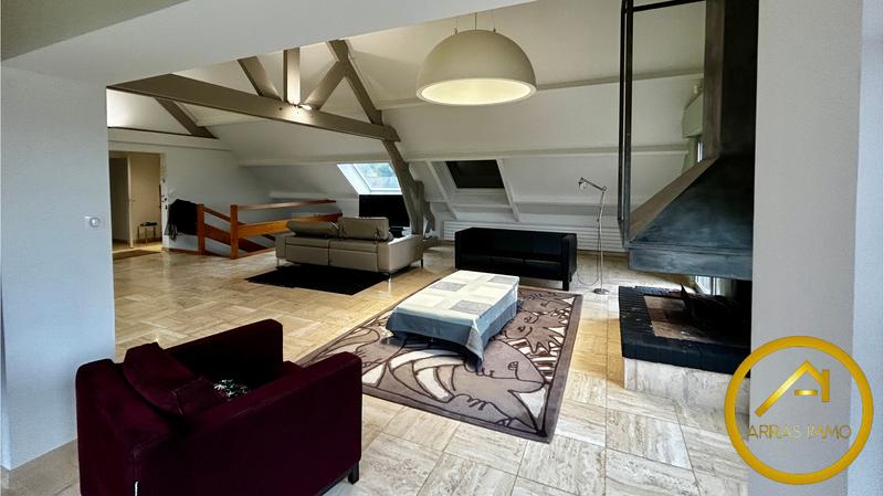 Maison - 210 m² - 10 pièces