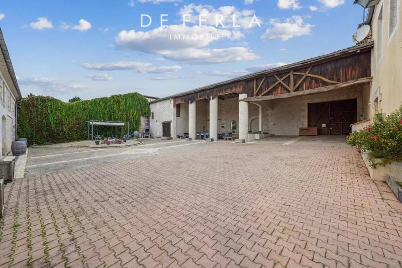 Appartement - 683 m² - 19 pièces