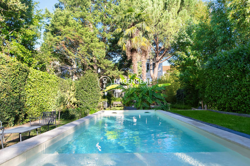 Maison - 242 m² - 6 pièces