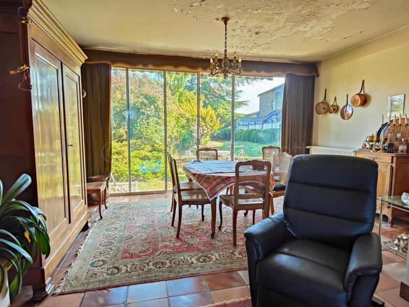 Maison - 202 m² - 8 pièces