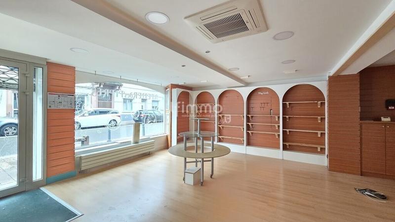 Local commercial - 172 m² - 6 pièces