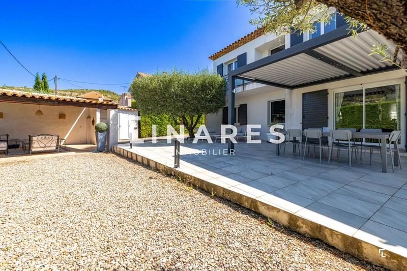 Villa - 220 m² - 6 pièces