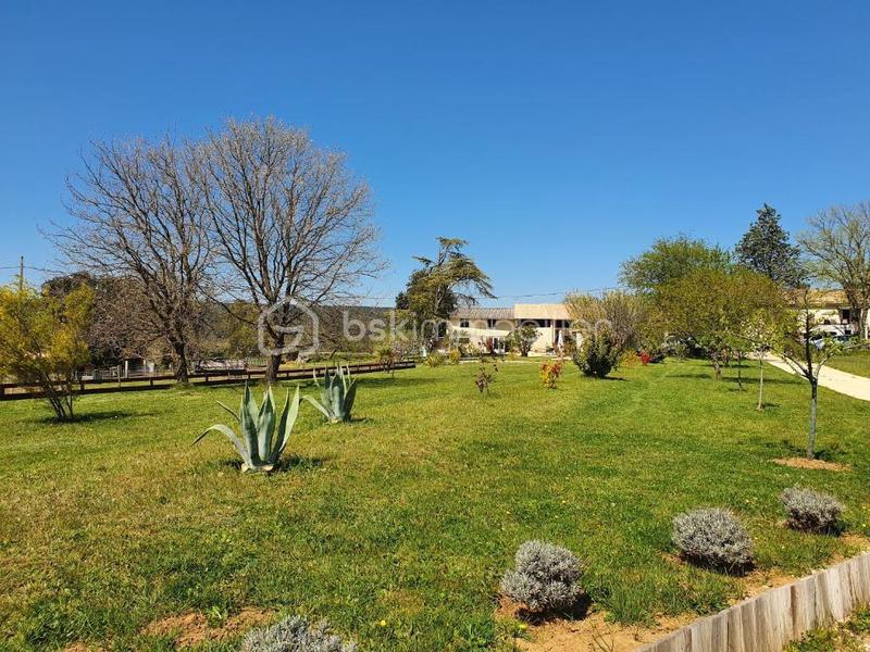 Mas - 260 m² - 12 pièces