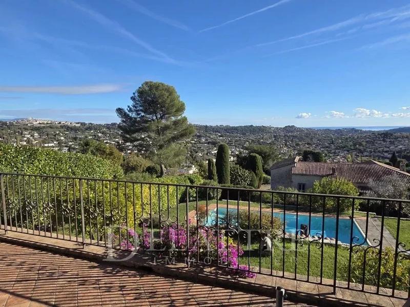 Villa - 172 m² - 8 pièces