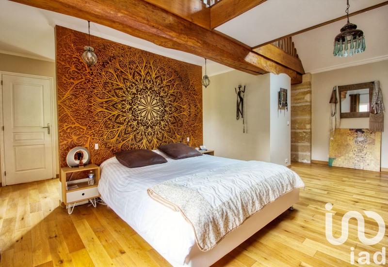 Maison - 327 m² - 9 pièces