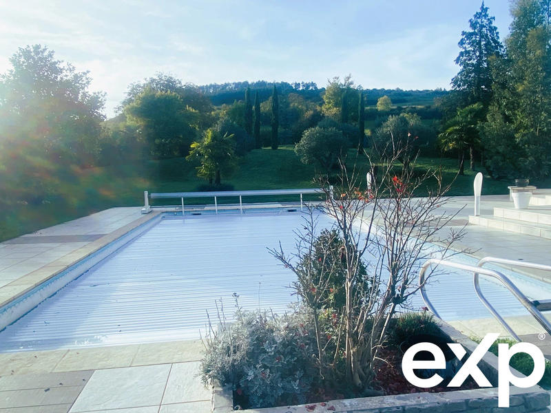 Maison - 288 m² - 11 pièces