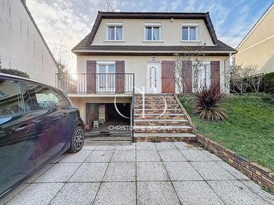 Maison - 122 m² - 6 pièces