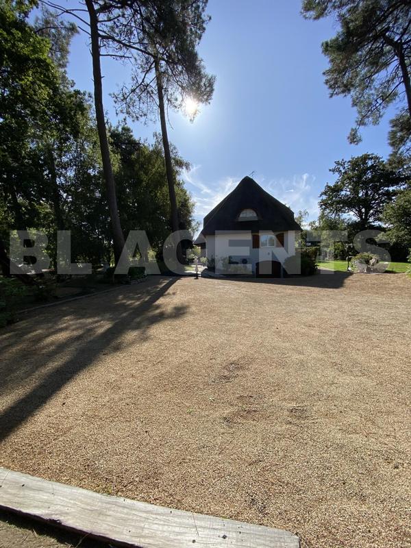 Propriété - 203 m² - 7 pièces