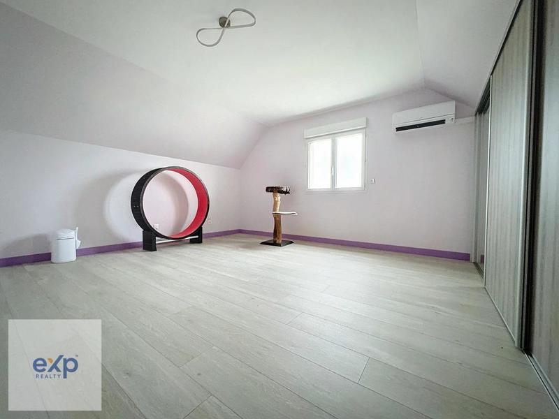 Maison - 234 m² - 10 pièces