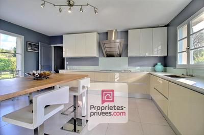 Maison - 202 m² - 6 pièces