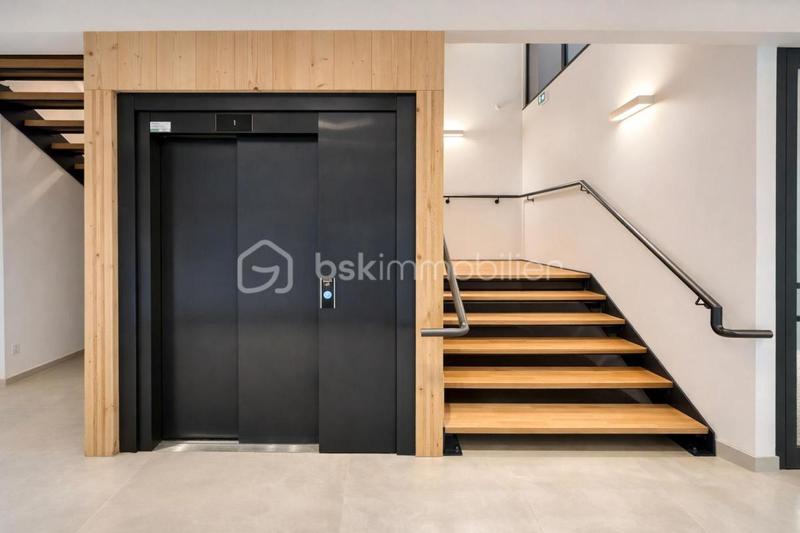 Bureau - 1 383 m² - 50 pièces