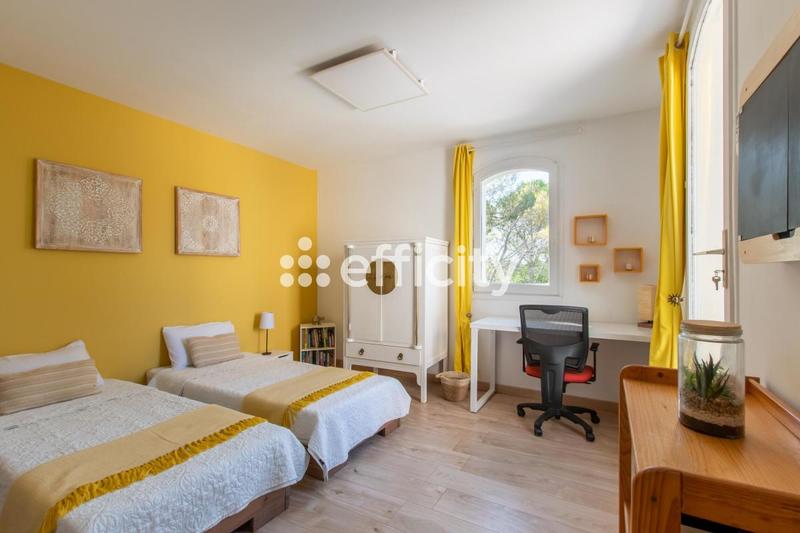 Maison - 230 m² - 6 pièces