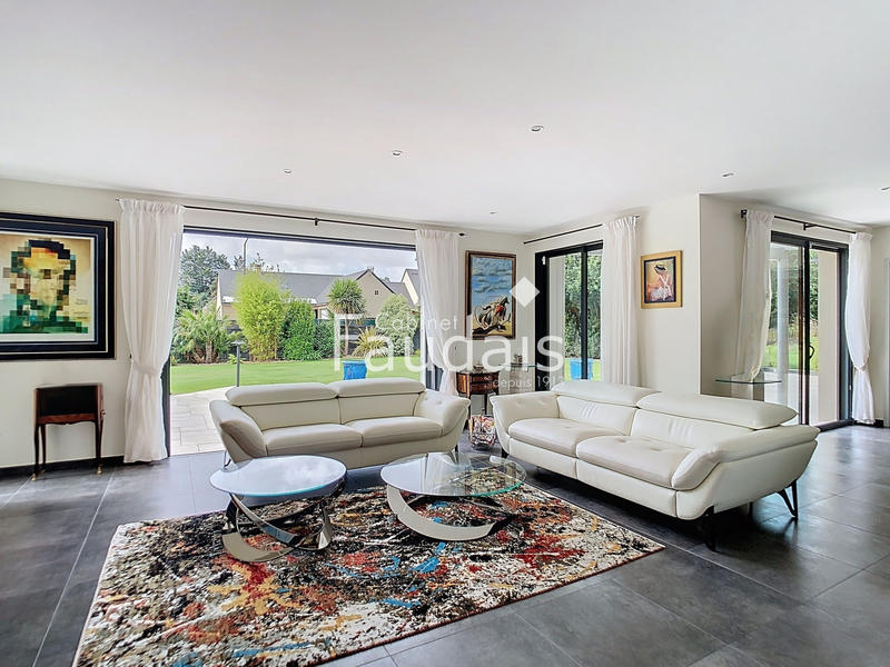 Maison - 205 m² - 7 pièces