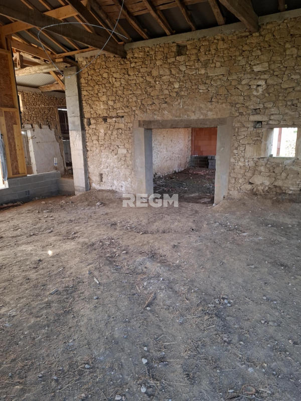 Maison - 260 m² - 1 pièce