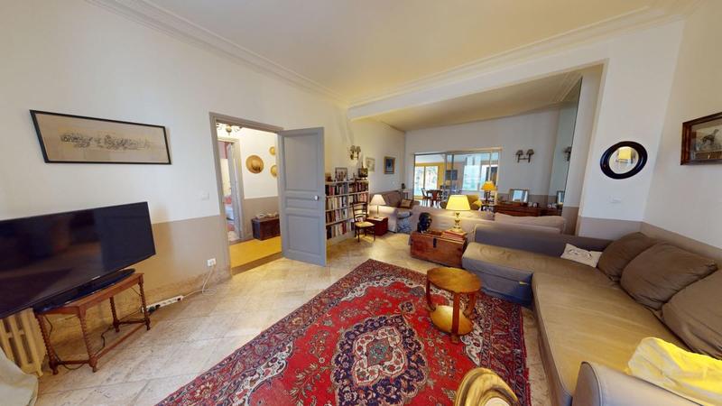 Demeure - 352 m² - 15 pièces