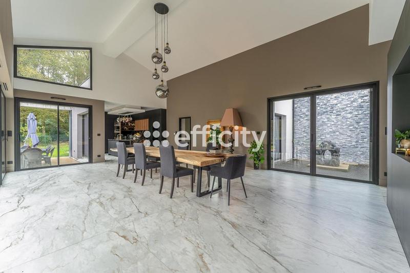 Maison - 290 m² - 10 pièces