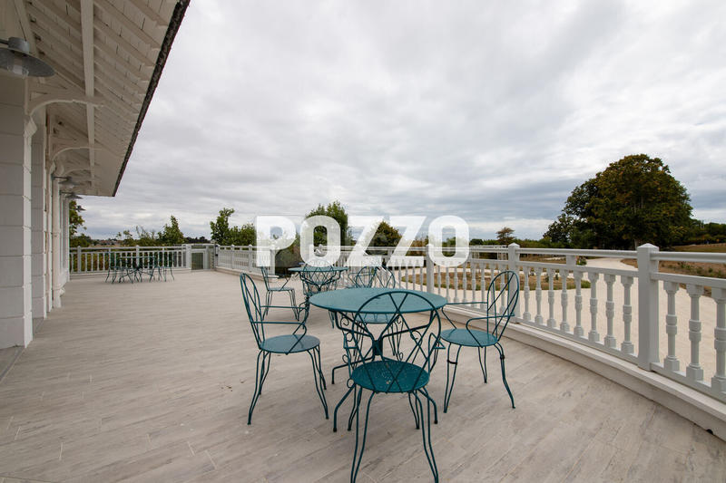 Maison - 700 m² - 15 pièces