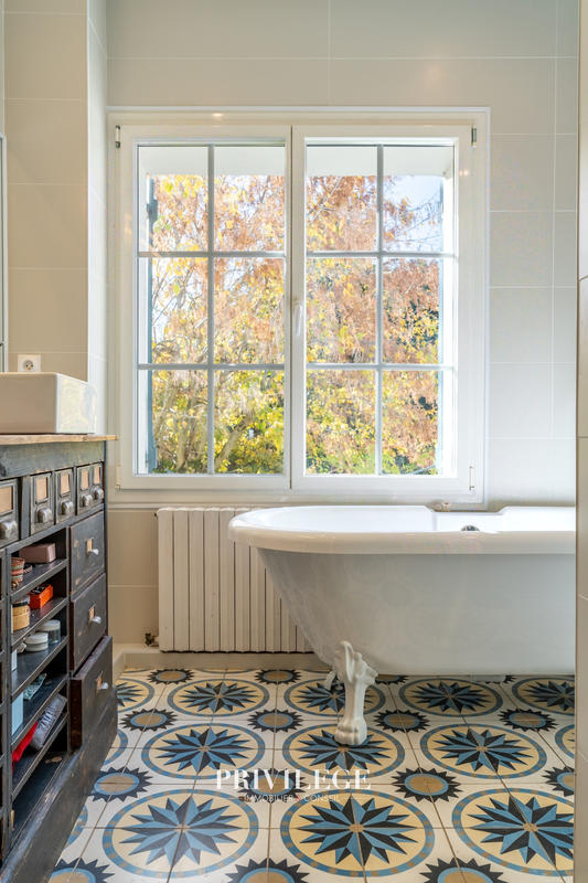 Maison - 310 m² - 9 pièces