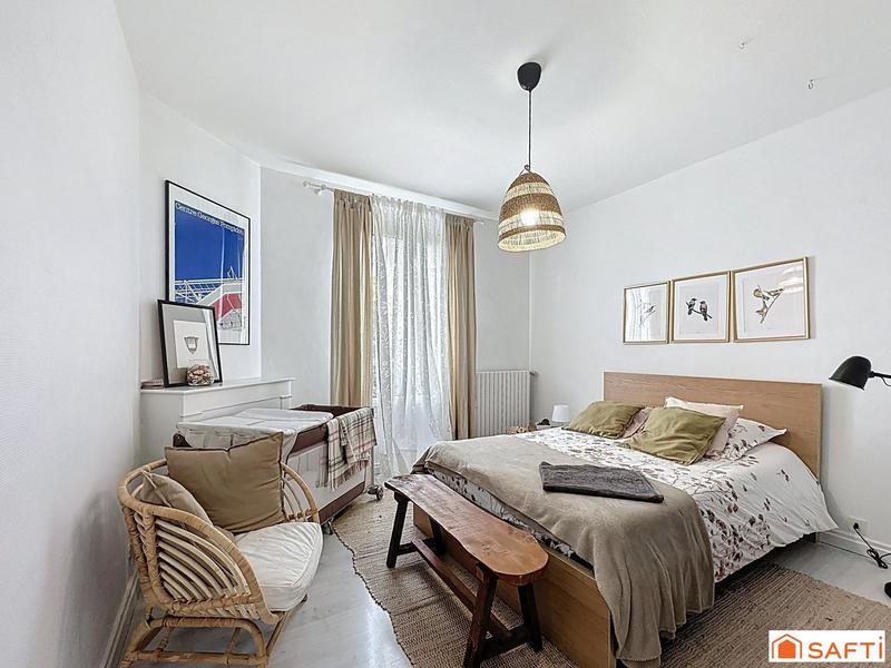 Maison - 180 m² - 8 pièces