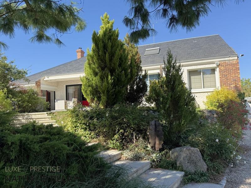 Maison - 284 m² - 9 pièces