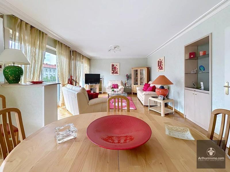 Appartement - 93 m² - 4 pièces