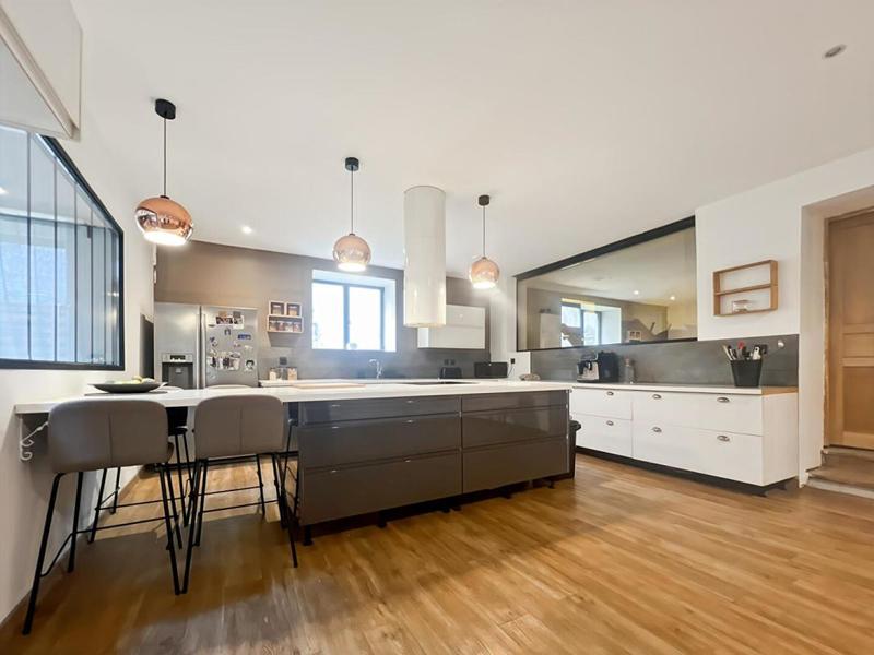 Loft - 345 m² - 8 pièces