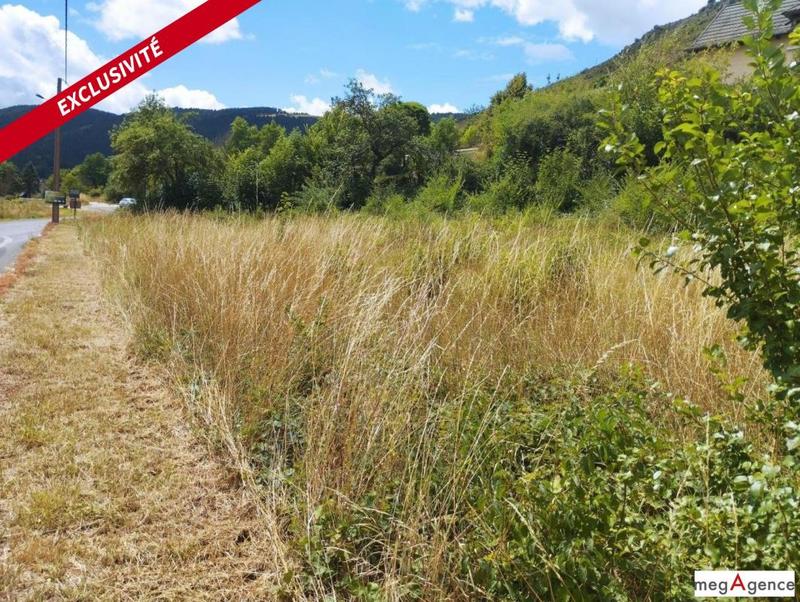 Terrain constructible - 1 250 m²