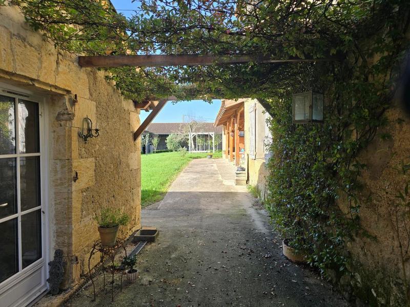 Maison - 290 m² - 8 pièces