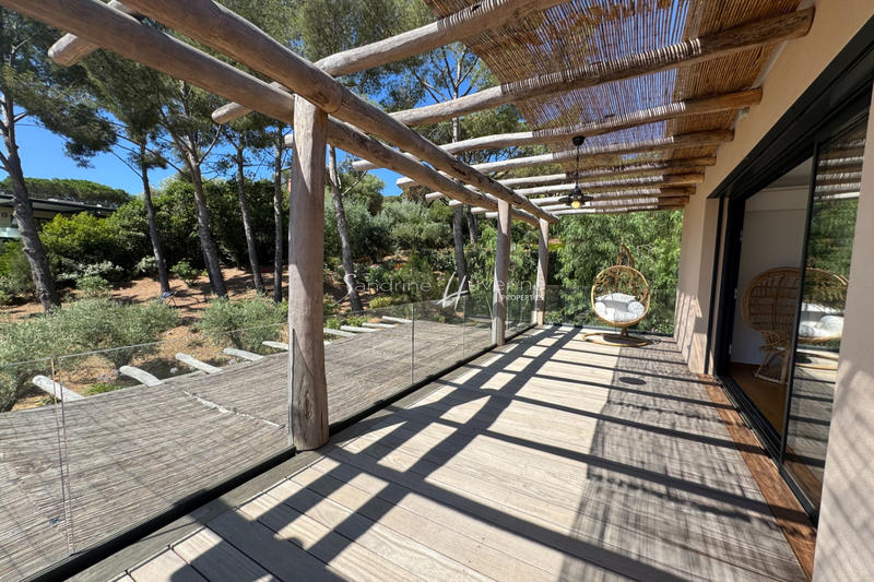 Maison - 250 m² - 5 pièces