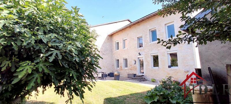 Maison - 220 m² - 6 pièces
