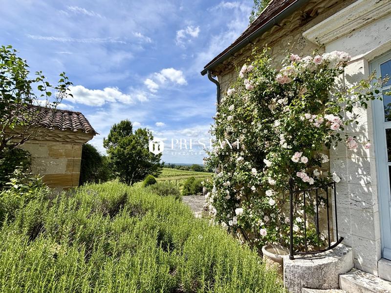 Maison - 520 m² - 11 pièces