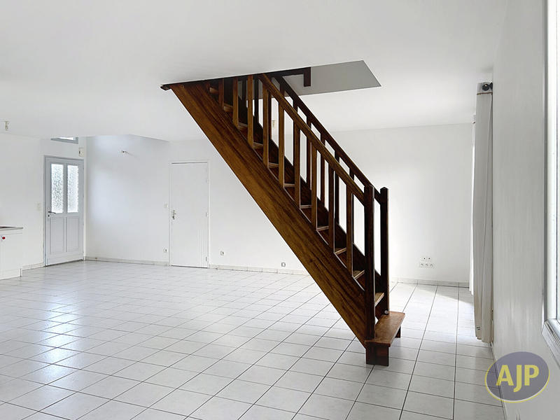 Maison - 93 m² - 5 pièces