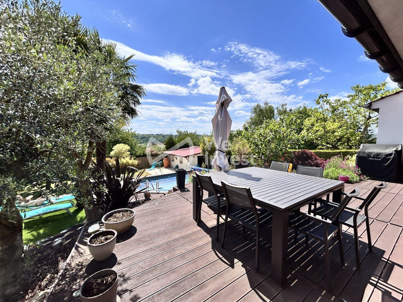 Maison - 219 m² - 6 pièces