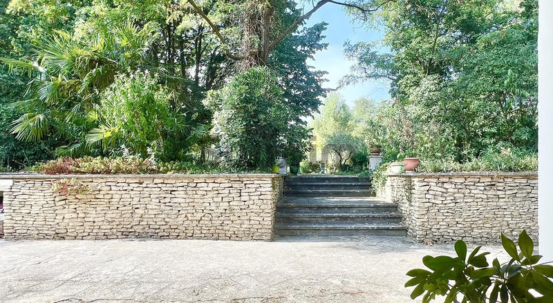 Mas - 400 m² - 13 pièces