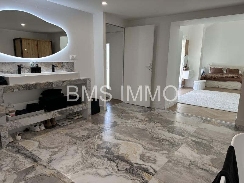 Maison - 251 m² - 6 pièces