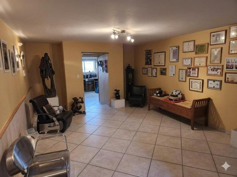 Maison - 285 m² - 9 pièces