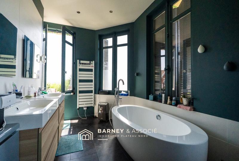 Maison - 212 m² - 8 pièces