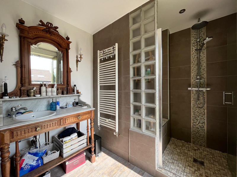 Maison - 185 m² - 10 pièces