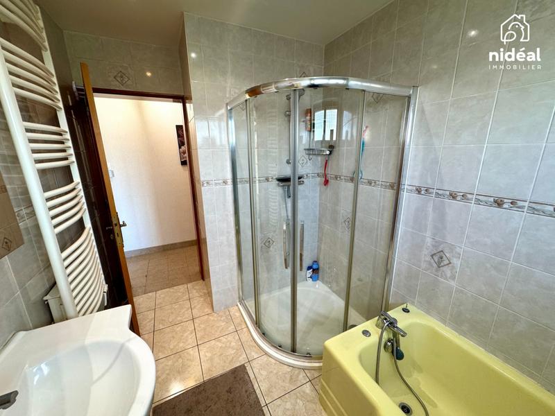 Maison - 185 m² - 8 pièces