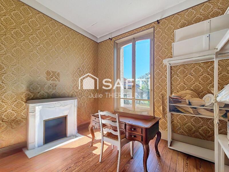 Maison - 270 m² - 10 pièces