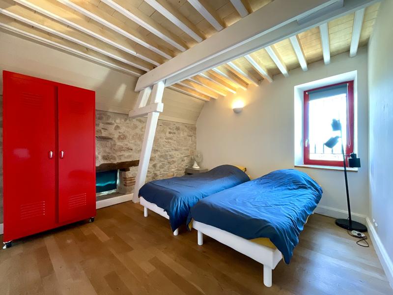 Maison - 230 m² - 9 pièces