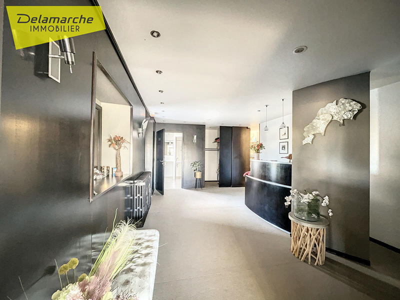 Maison - 265 m² - 9 pièces