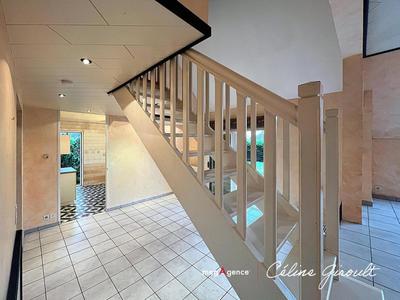 Maison - 213 m² - 9 pièces