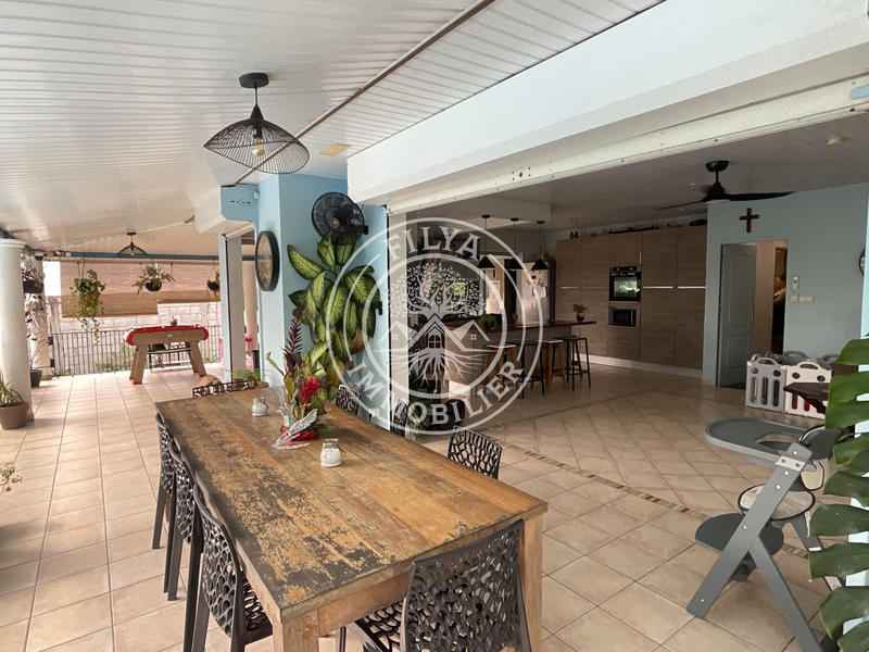 Maison - 146 m² - 6 pièces