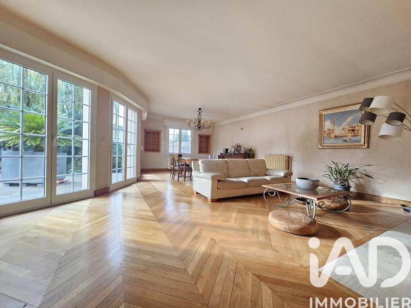 Maison - 247 m² - 5 pièces