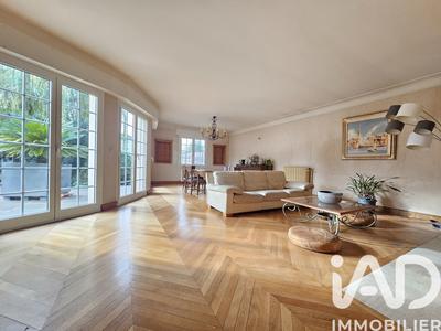 Maison - 247 m² - 5 pièces