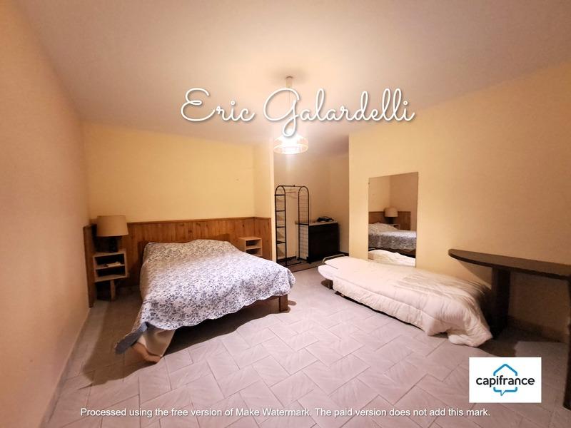 Maison - 328 m² - 12 pièces