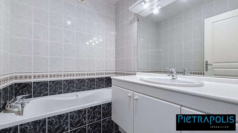 Appartement - 105 m² - 4 pièces